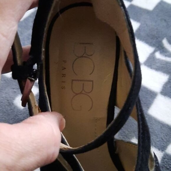 BCBG Fantina Black Suede Clear Cutouts 3.5 I ch Stiletto Heel Sandals Size 6.5 - Picture 7 of 15